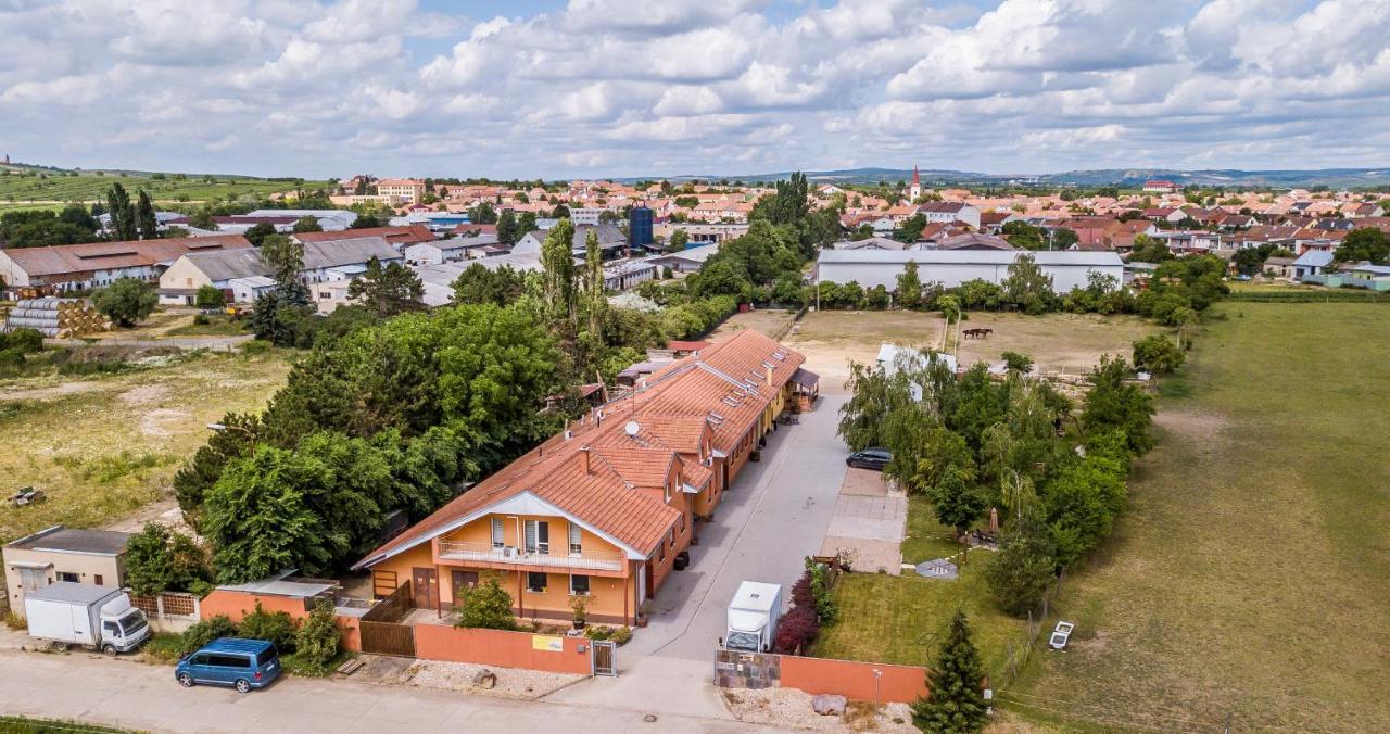Penzion U Dablova Kopyta Rakvice Luaran gambar