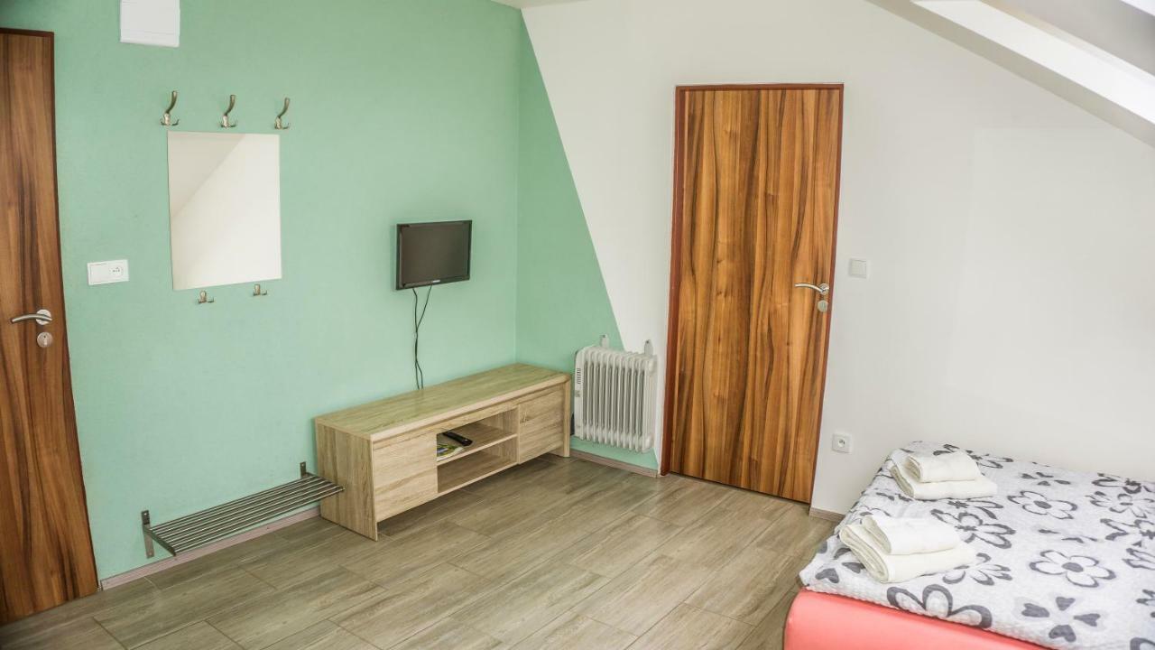 Penzion U Dablova Kopyta Rakvice Luaran gambar