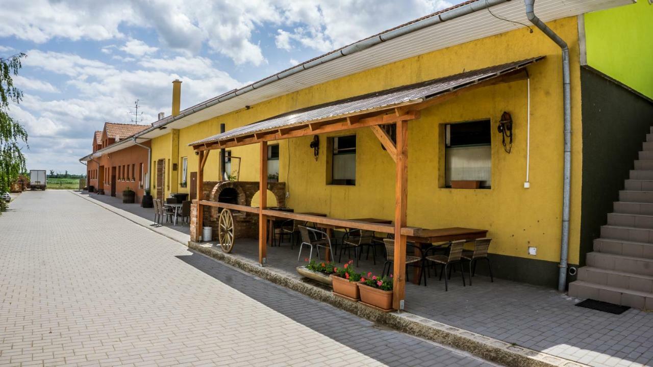 Penzion U Dablova Kopyta Rakvice Luaran gambar